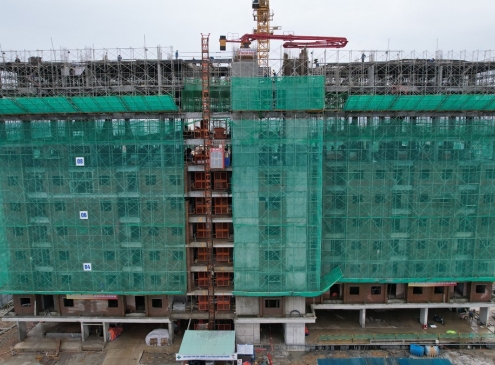 Bất chấp những ngày mưa kéo dài, tiến độ tòa W3 vẫn đảm bảo